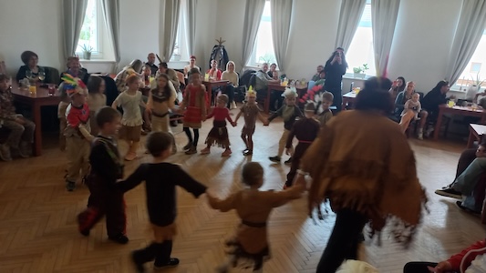 Každý je doma - ZŠ a MŠ Šindlovy Dvory