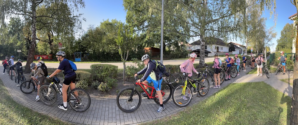 Na kole, na vodě i u táboráku: Adaptační kurz úspěšně odstartoval - ZŠ a MŠ Šindlovy Dvory