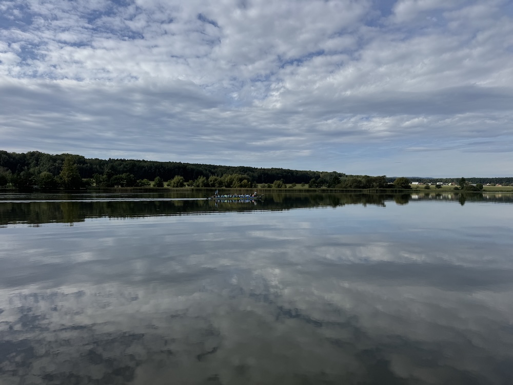 Dračí lodě rozčeřily vody Šindovského rybníku - ZŠ a MŠ Šindlovy Dvory